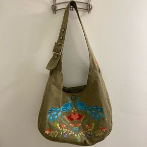 Serena and Lily embroidered bag. Excellent condition.